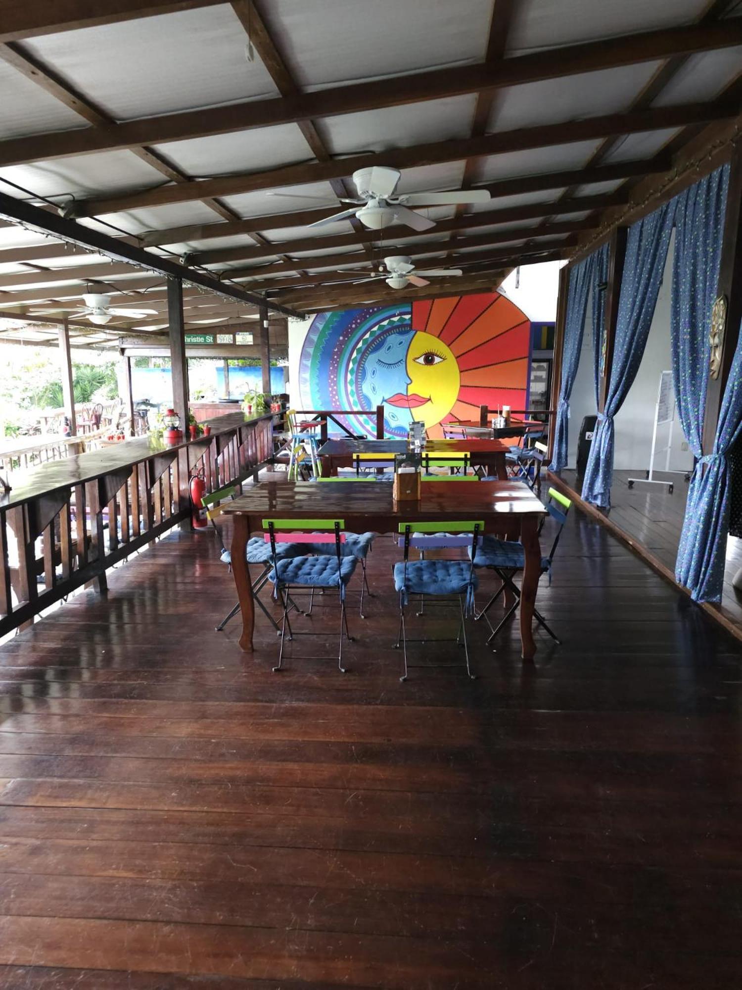 Toucan Lane Hotel And Restaurant 纽沃阿雷纳尔 外观 照片