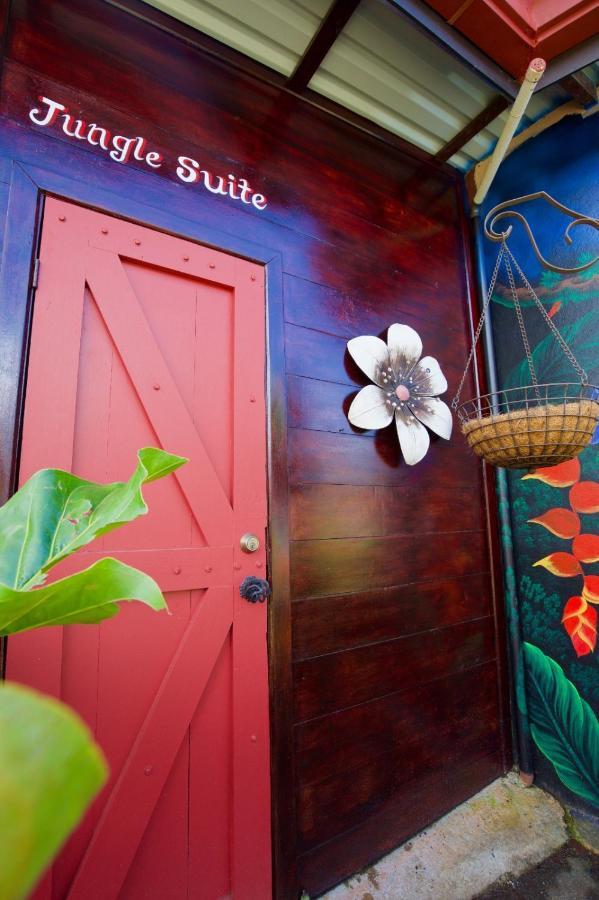 Toucan Lane Hotel And Restaurant 纽沃阿雷纳尔 外观 照片